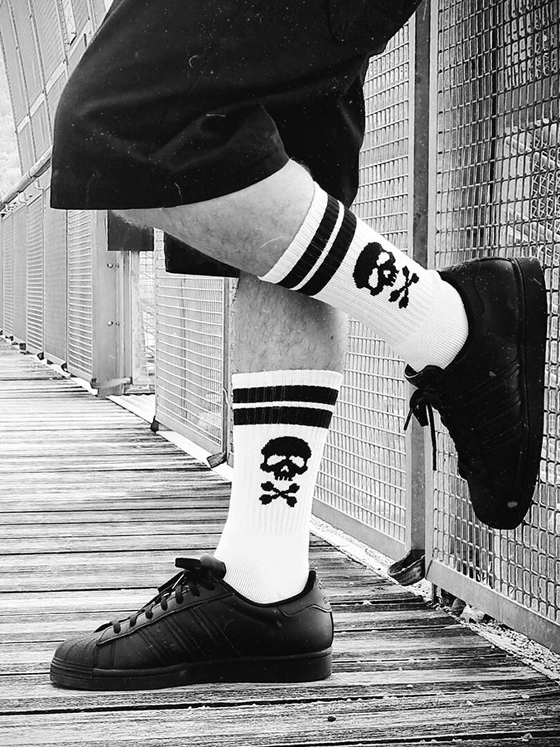 Hyraw Socks Skull 2.jpg