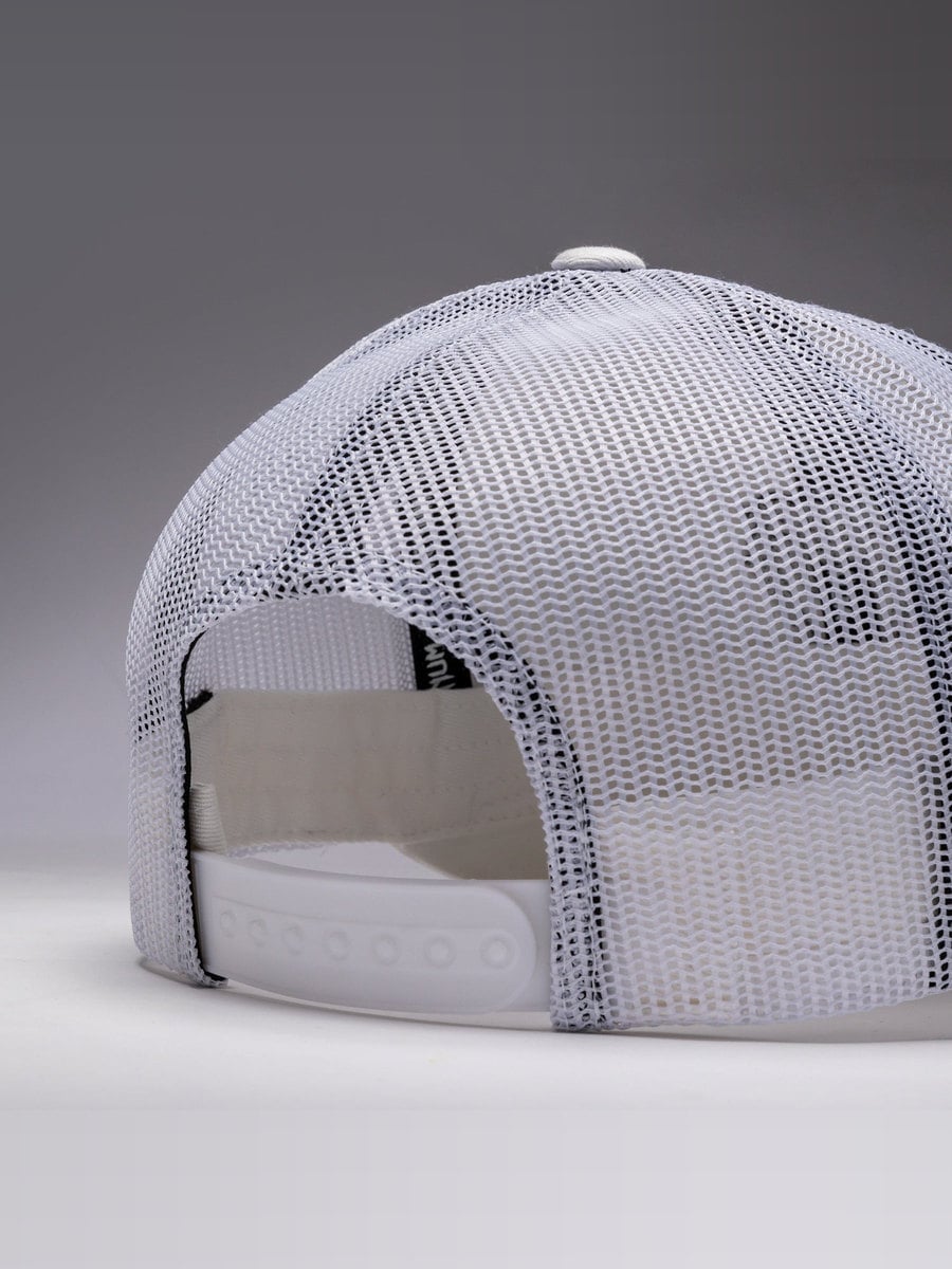 Venum-Trucker-Cap-Snow-White-04.jpg