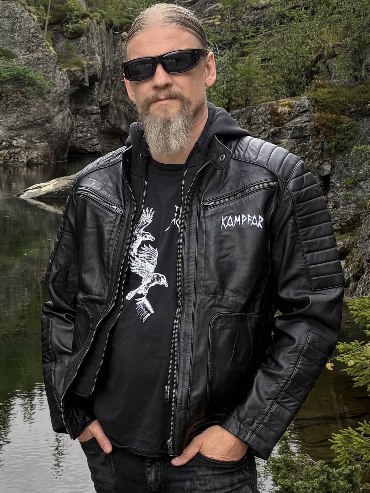 kampfar pic .jpg