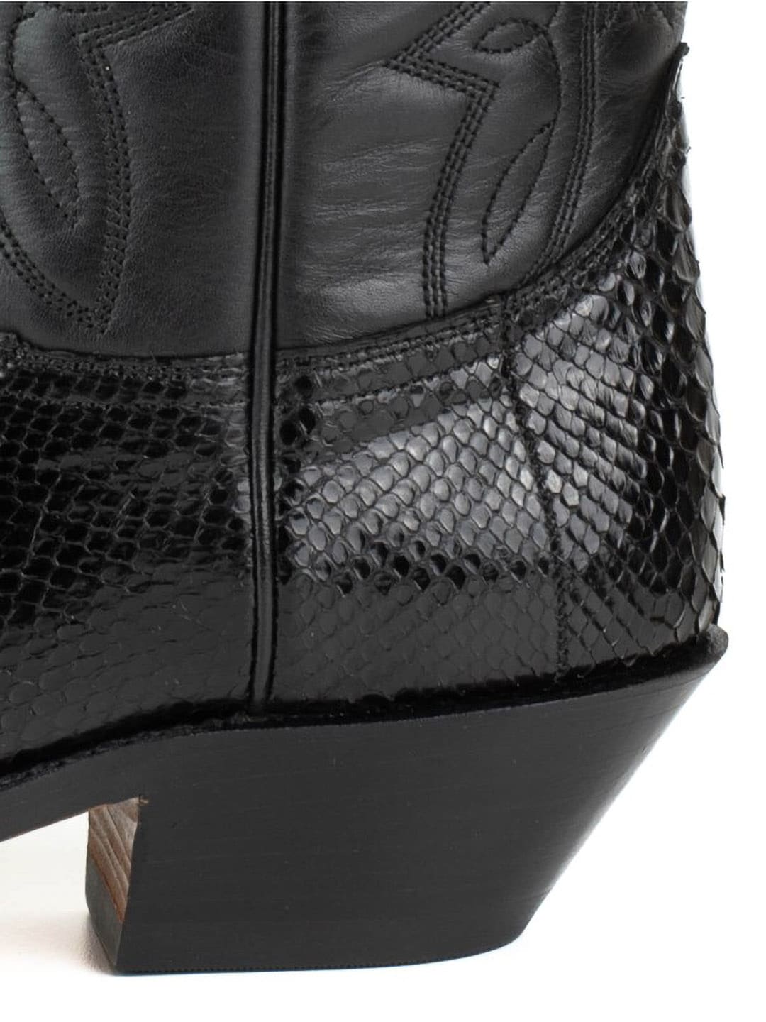 mayura-boots-1920-fr-black-python-black-box (3).jpg